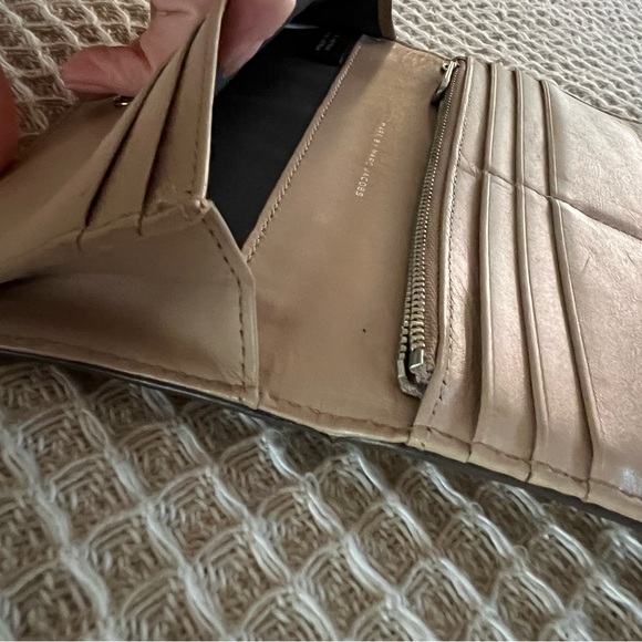 Marc by Marc Jacobs 100% Leather Tan wallet $40 - Picture 9 of 14